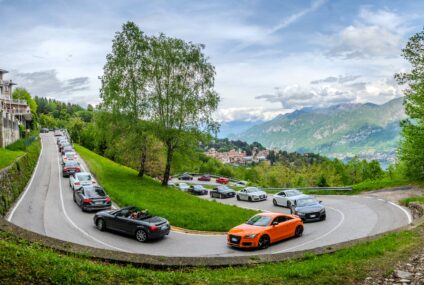 80 Audi TT sfrecciano tra i laghi lombardi. Le immagini
