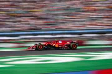 Carlos Sainz vince in Messico davanti a Norris e alla Ferrari di Leclerc